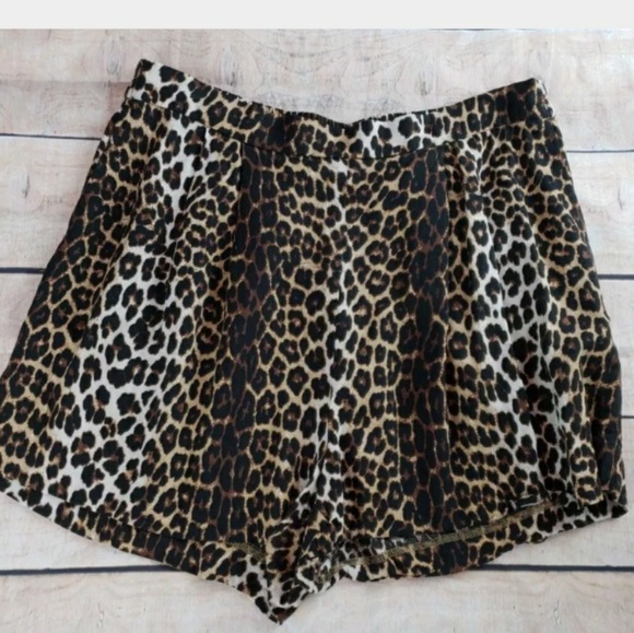 h&m leopard shorts